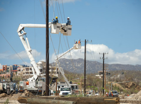 Poco a poco la energía regresa a Los Cabos