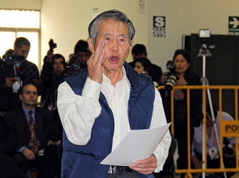 El ex presidente de Perú, Alberto Fujimori, durante la audiencia en la que reclamó el restablecimiento del servicio telefónico