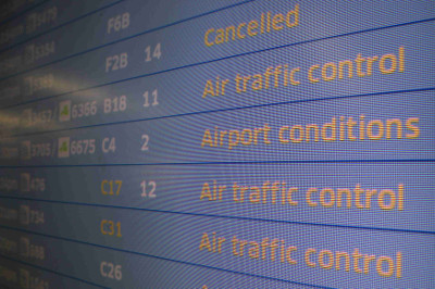 Cerca de 800 vuelos fueron cancelados debido a un incendio en las instalaciones de control de tráfico aéreo en Chicago