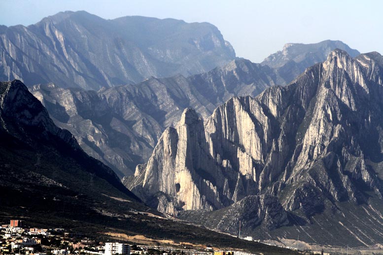 Este paraje forma parte del Parque Nacional Cumbres; se busca eliminar vacíos legales en la norma vigente.