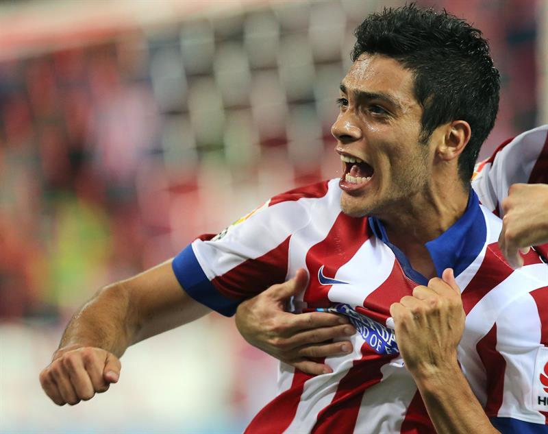 Raúl Jiménez celebra su primer gol como colchonero 