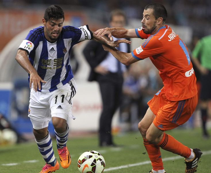 Carlos Vela en el duelo ante el Valencia
