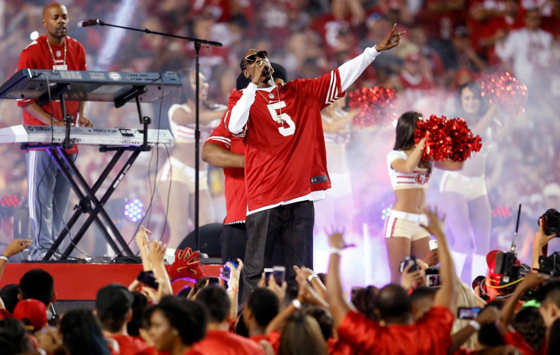 Snoop Dogg causó polémica en Alaska.
