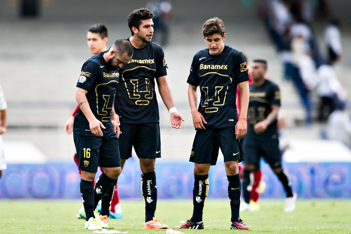 Fernando Espinosa, Eduardo Herrera y Josecarlos Van Rankin tras el partido frente a Jaguares 