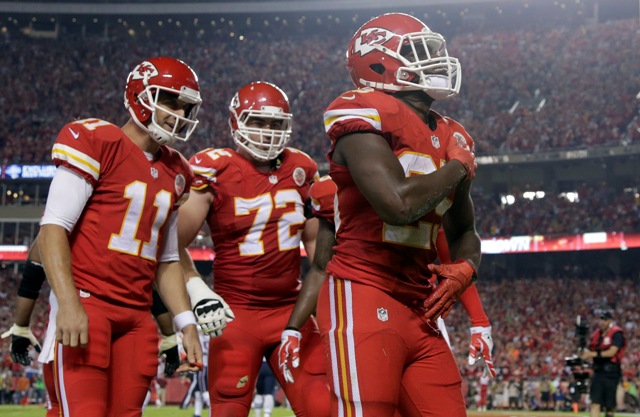 JaMaal Charles festeja uno de los touchdowns de Kansas City