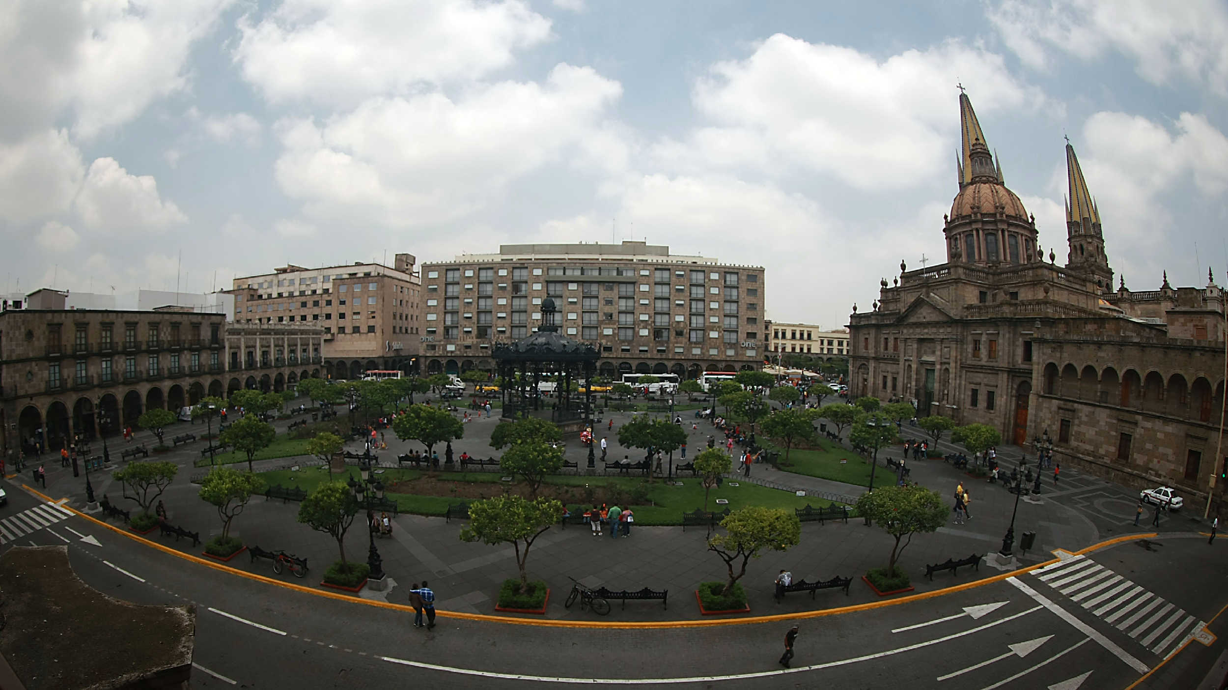 Muchas plazas públicas en el estado ya cuentan con acceso gratuito a Internet
