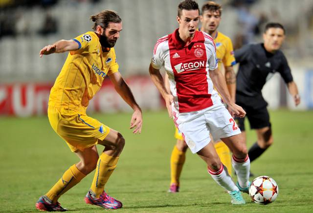 Ajax y APOEL dividieron puntos