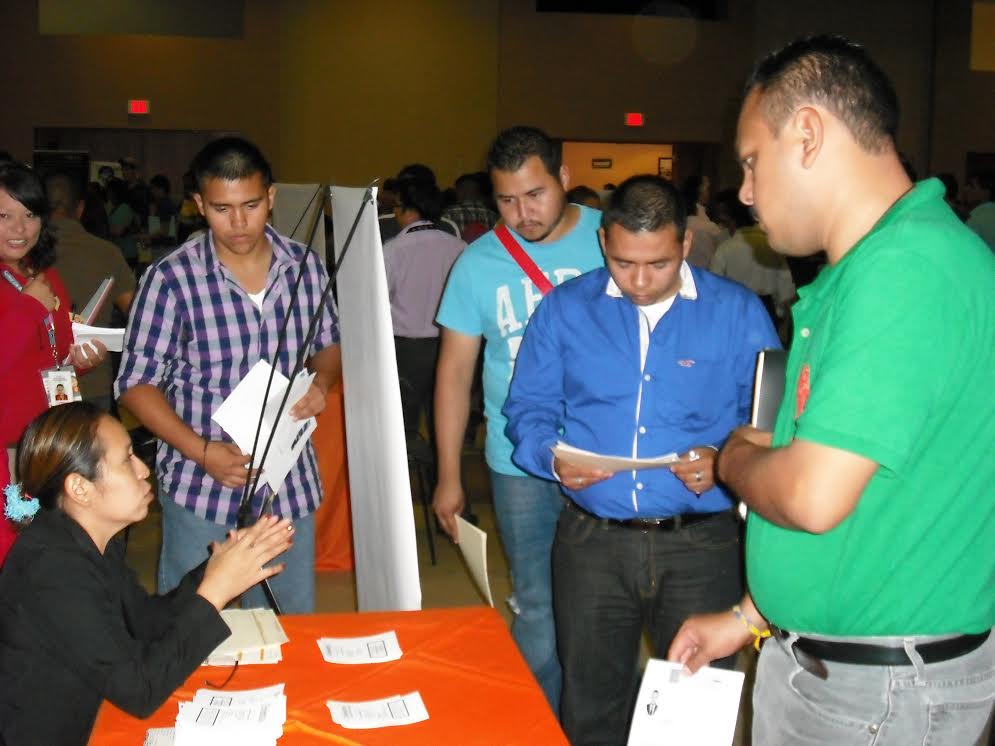En la primera Feria del Empleo se ofertaron mil 200 vacantes.