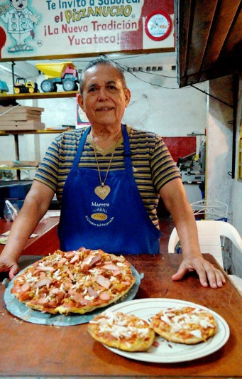 El platillo tiene ﻿﻿forma similar a la pizza, pero con el sabor del panucho.