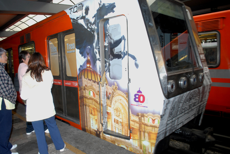 El tren rindió homenaje al Palacio de Bellas Artes
