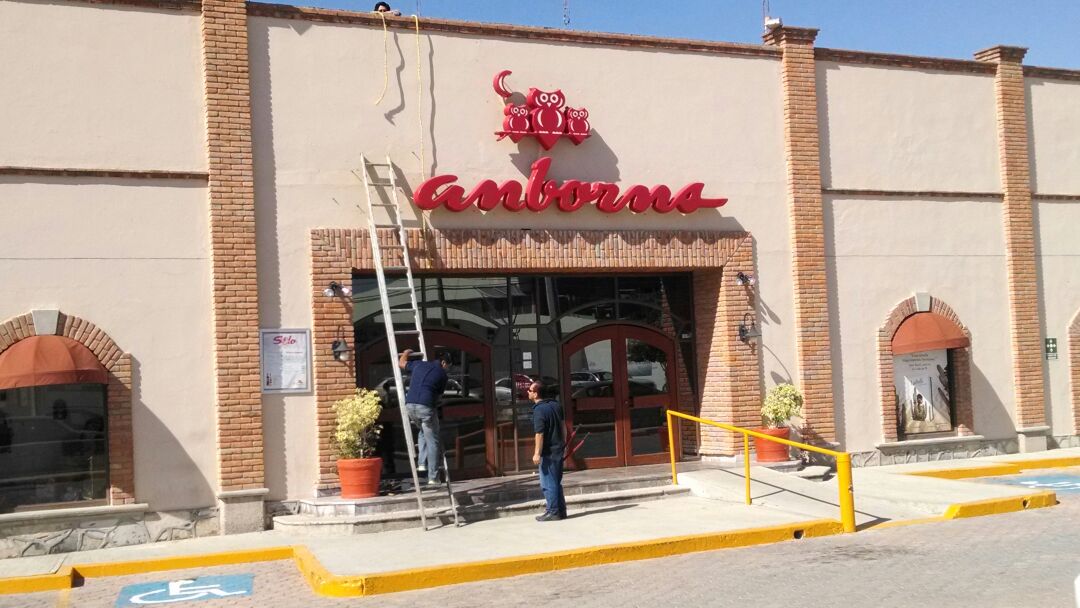 Esta mañana comenzaron a quitar las letras.