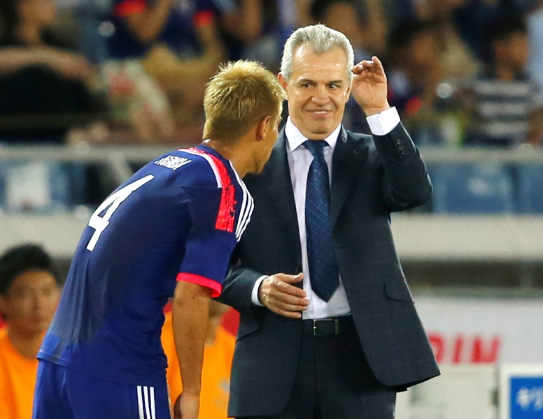 Javier Aguirre con Honda en un partido amistoso
