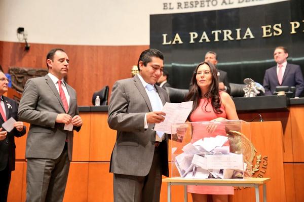 En el caso de Oaxaca, el pleno sostuvo la decisión del Junta de Coordinación Política de no nombrar integrantes para el tribunal local.