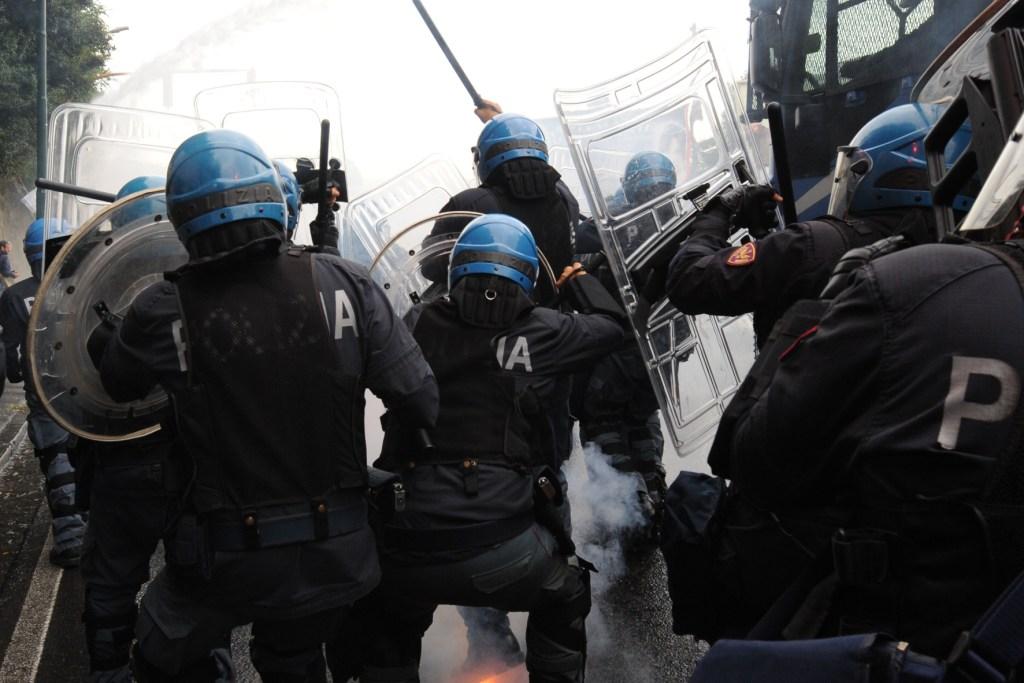 Choque de la policía antidisturbios con los manifestantes.
