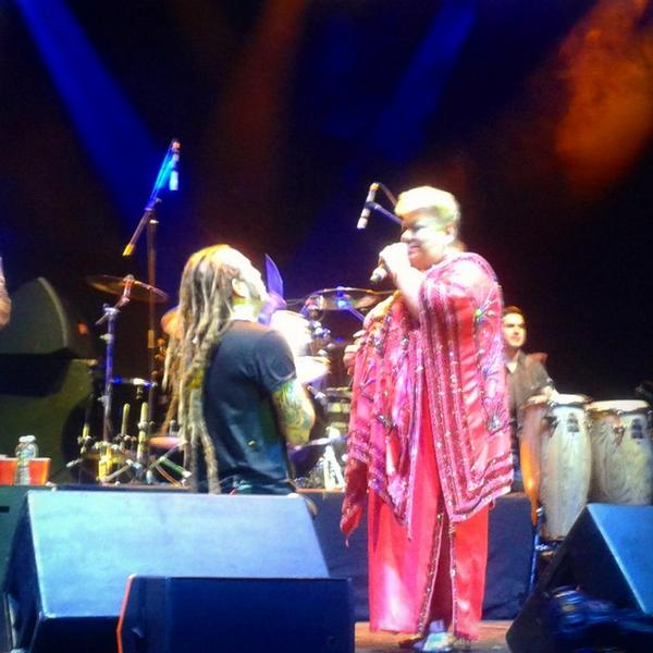 Genitallica y Paquita la del Barrio provocaron la euforia del público. 