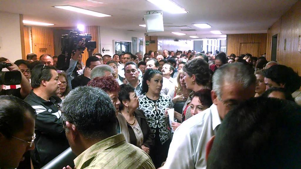 Un grupo de empleados sindicalizados protestó en San Lázaro.