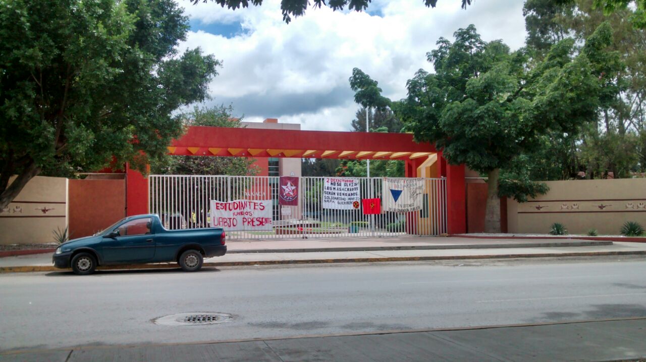 La escuela permanece cerrada. 