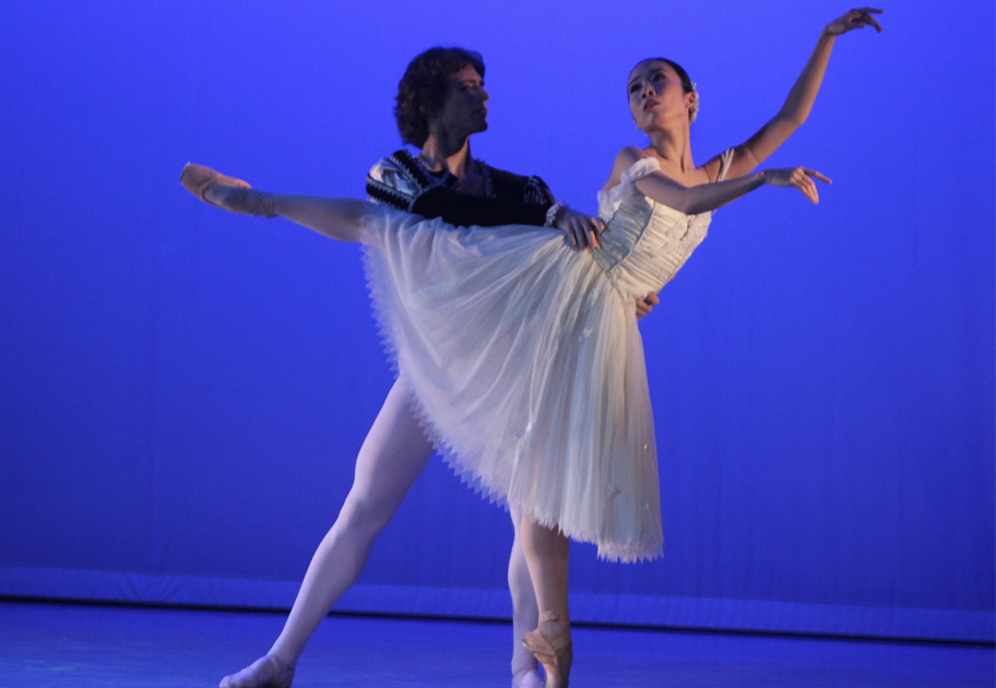 El programa incluyó grandes piezas como Giselle, Las Llamas de París,  Romeo y Julieta. 