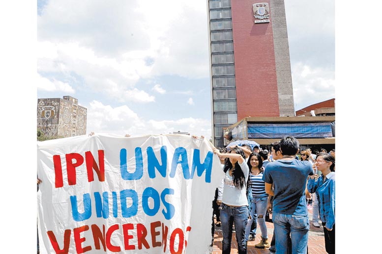 Realizaron un mitin informativo en la explanada de Rectoría.