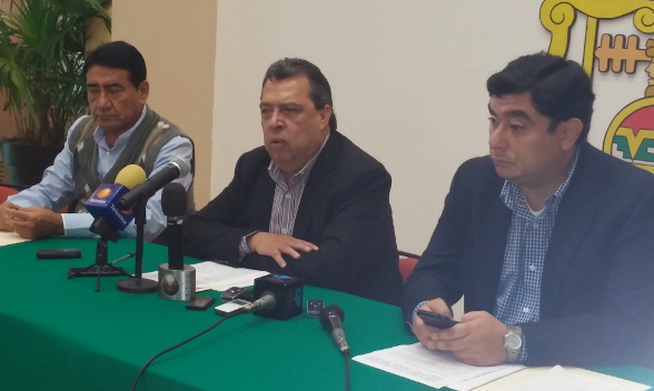 El gobernador ofreció una conferencia de prensa. 