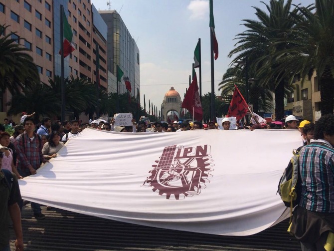 Marcha del Monumento a la Revolución a Segob.