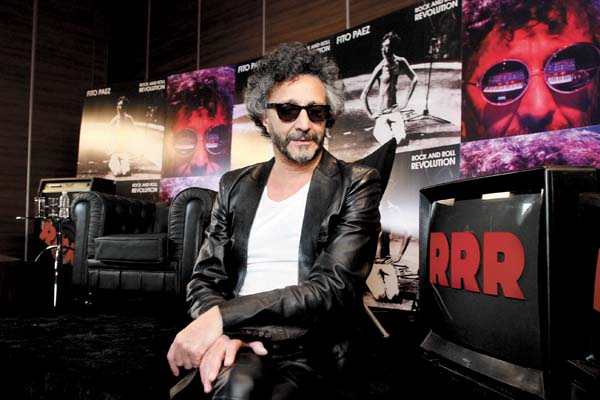 El cantante compartió como se dio la colaboración con su amigo.