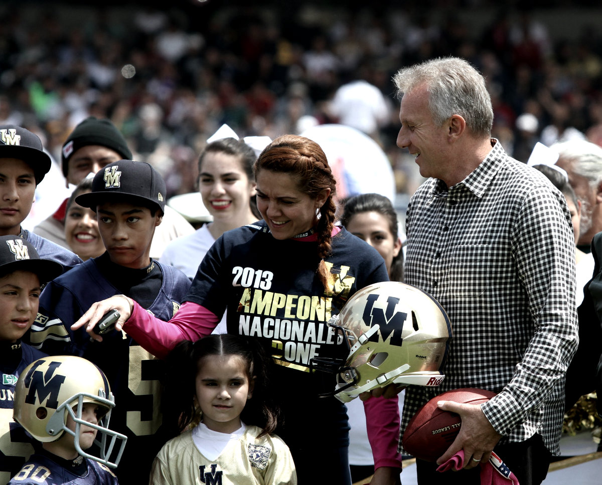 Montana recibió su homenaje en CU