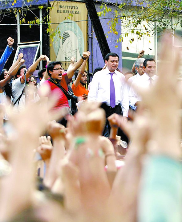 El secretario de Gobernación, Miguel Ángel Osorio Chong, durante su diálogo con los alumnos del IPN.