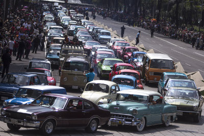 El desfile inició en la columna del Ángel de la Independencia.
