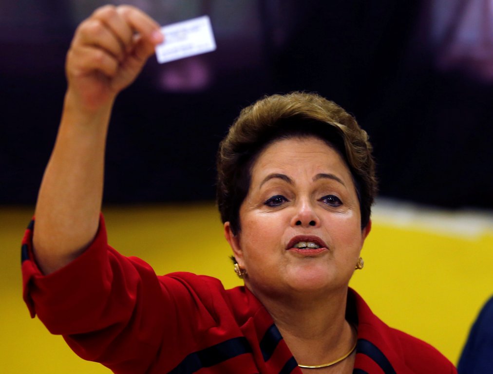 Según algunas encuestas, en un segundo turno, Rousseff ganaría a Neves por 48 por ciento a 42 por ciento.