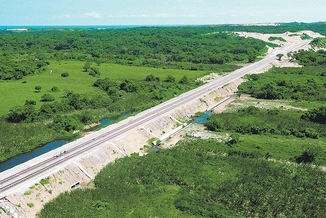 Al entrar en operación el libramiento, reducirá 80% el tráfico de trenes por el centro del puerto. 