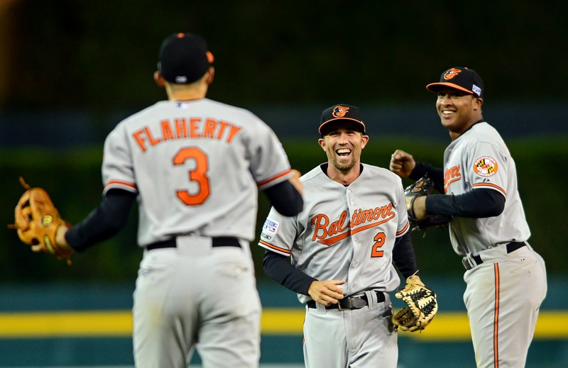 Jugadores de Orioles celebran el triunfo 