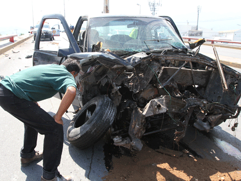 La camioneta quedó destrozada.