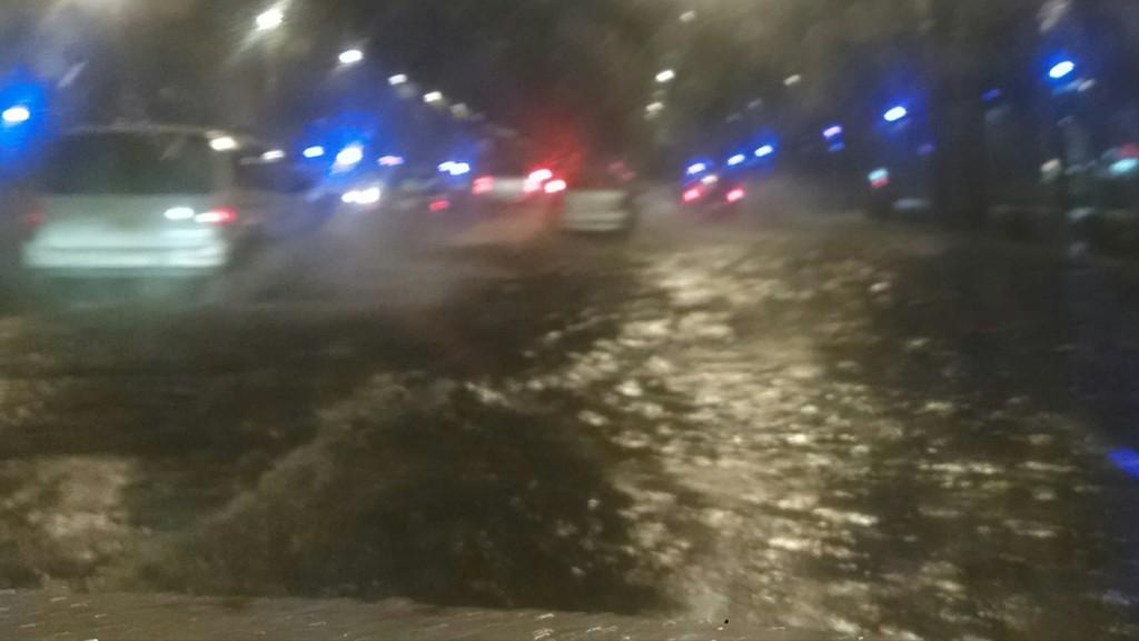 Las lluvias ocasionó que algunos vehículos se descompusieran. 