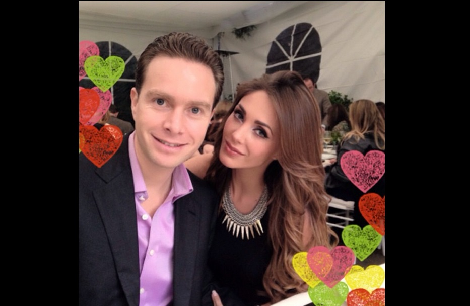 La actriz y el gobernador comenzaron su relación hace dos años, pues el 2 de julio de 2012 Anahí anunció en twitter que mantenía una relación con Vela