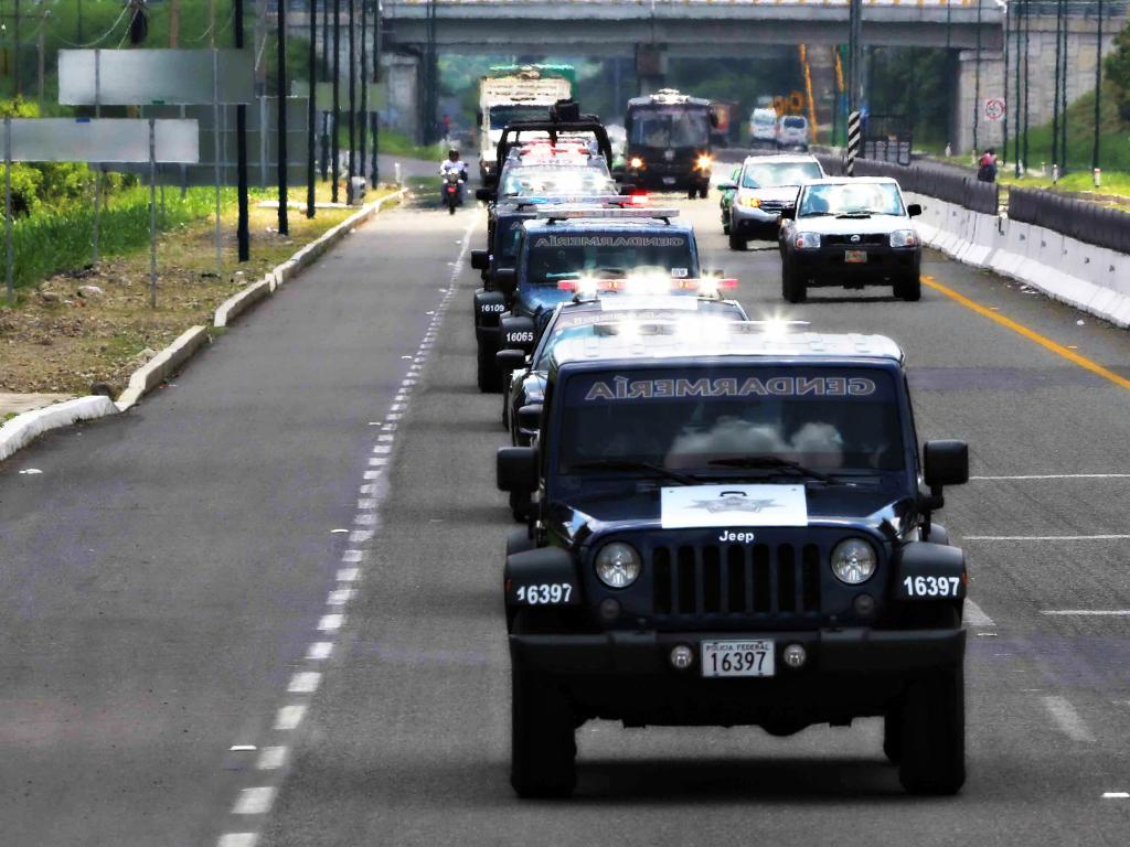 A bordo de 44 unidades, llegaron elementos de la Gendarmería a Iguala.