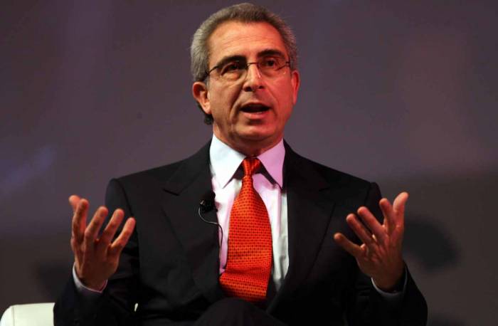 Tras dejar Los Pinos, Zedillo se dedicó principalmente a la academia y formó parte del consejo ejecutivo de varias empresas estadunidenses.