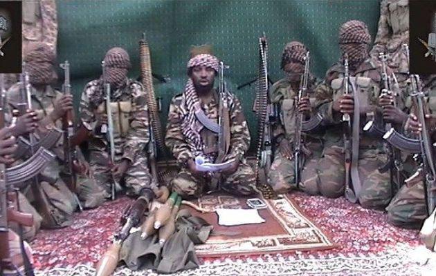 Un grupo de milicianos de Boko Haram, con su líder, Abubakar Shekau, en el centro