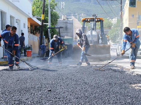 Hay una flotilla de 60 trabajadores en la reparación de daños. 