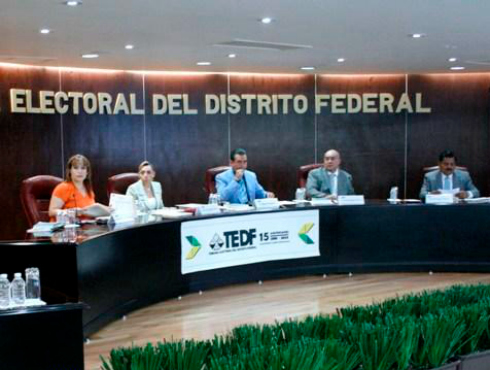 Magistrados del Tribunal Electoral del Distrito Federal concluyeron su gestión de siete años.