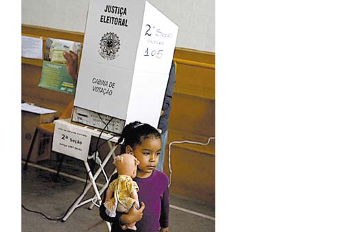 Urna electoral en Río de Janeiro.