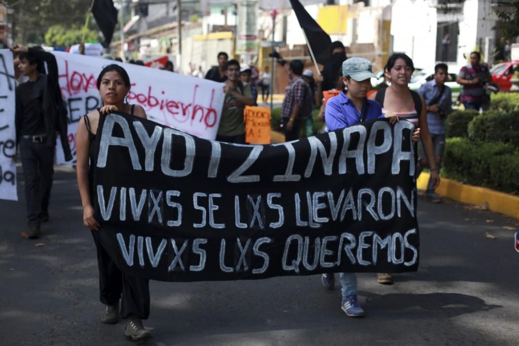 En ciudades como Tecpan de Galeana, Guerrero; Tuxpan, Veracruz; Chihuahua, Guanajuato y Querétaro, se efectuarán marchas fúnebres con prendas negras y