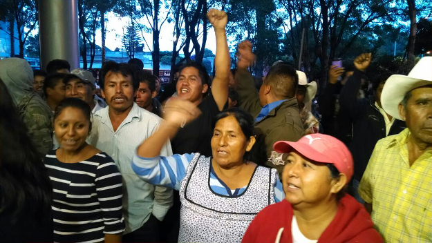 Un grupo de campesinos irrumpió en las oficinas de la SCT en el DF.