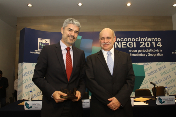 Héctor Zamarrón, subdirector editorial de Milenio, y Eduardo Sojo, presidente del Inegi.