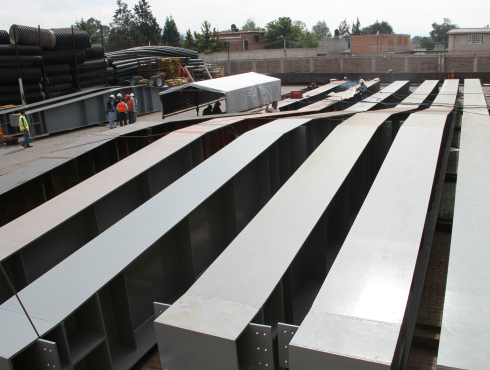 Con dos mil 500 toneladas de acero se fabricaron las trabes que permitirán instalar dos puentes vehiculares en Circuito Interior.