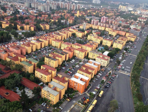 Con el programa “Dando color a Coyoacán”, fueron pintados 257 edificios de unidades habitacionales asentadas en esa delegación.