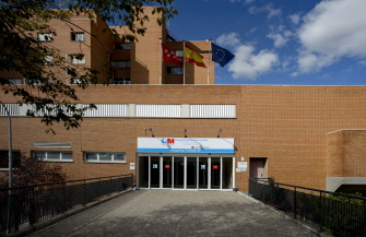 Vista general del Hospital Carlos III de Madrid, donde fue ingresada la auxiliar sanitaria infectada con el virus del ébola 