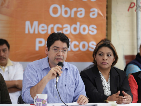 El jefe delegacional en Cuauhtémoc, Alejandro Fernández, informó las obras de rehabilitación que se hacen en 13 mercados públicos de la demarcación.