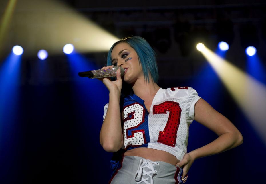 La cantante actualmente está de gira con su 'Prismatic World Tour'. 