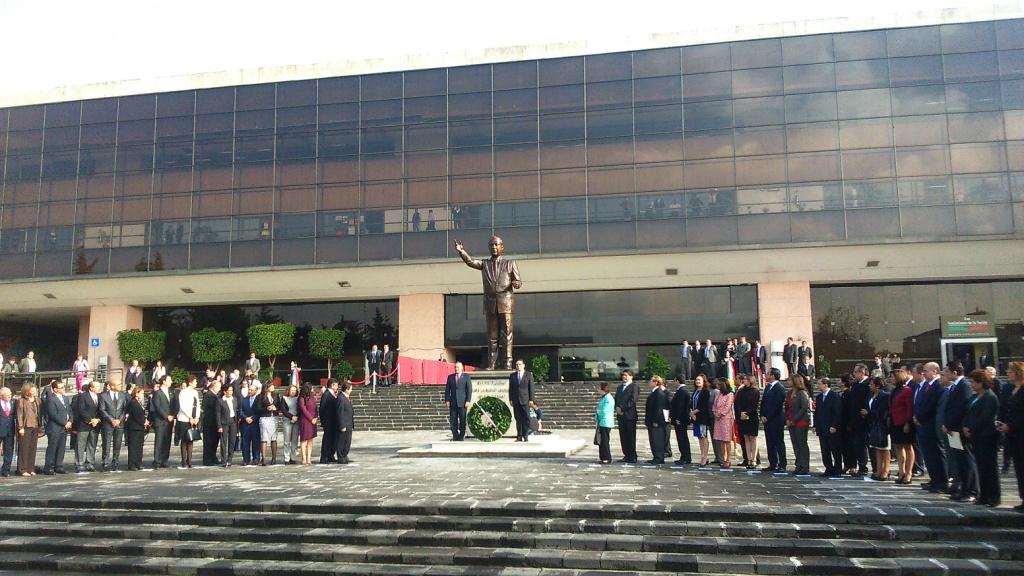 La develación de la estatua.